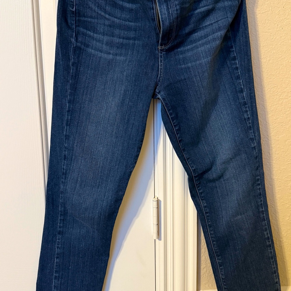 Paige Horton Angle Jeans
Size 29